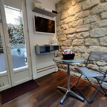 Romantic Tiny House Inside Montmartre Paris Dış mekan fotoğraf