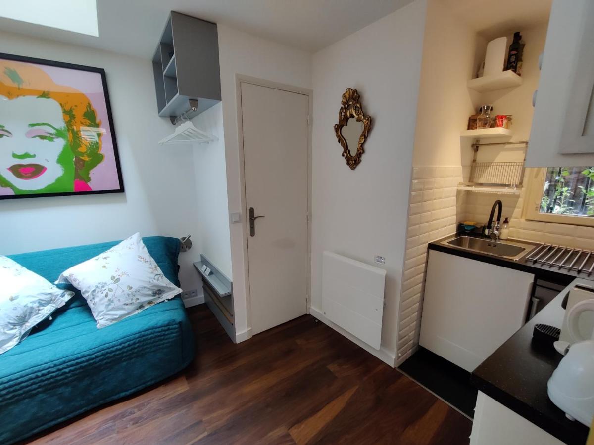 Romantic Tiny House Inside Montmartre Paris Dış mekan fotoğraf