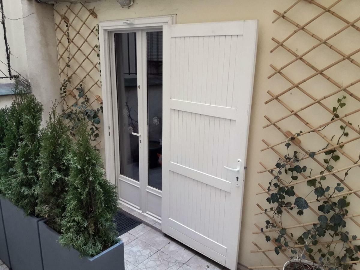 Romantic Tiny House Inside Montmartre Paris Dış mekan fotoğraf